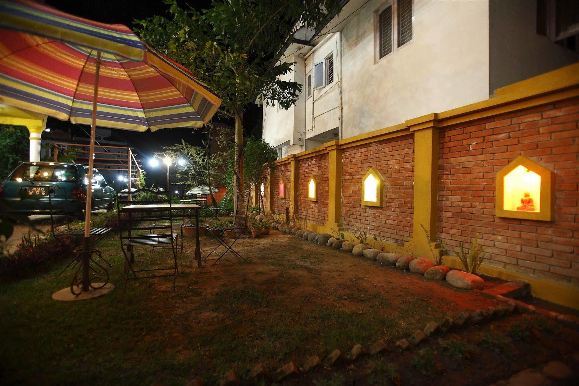 Royal Astoria Hotel Kathmandu Buitenkant foto